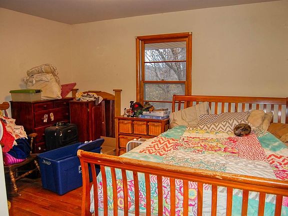3rd image of 166 Hurricane Hollow Ln