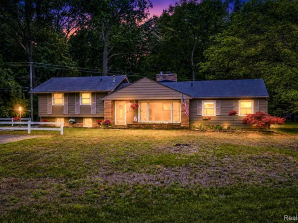 24193 Kraft Pl, Brownstown, MI 48174