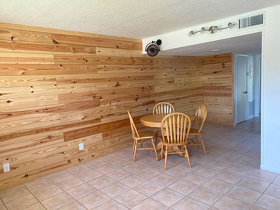 3rd image of 216 N 4th St APT 2