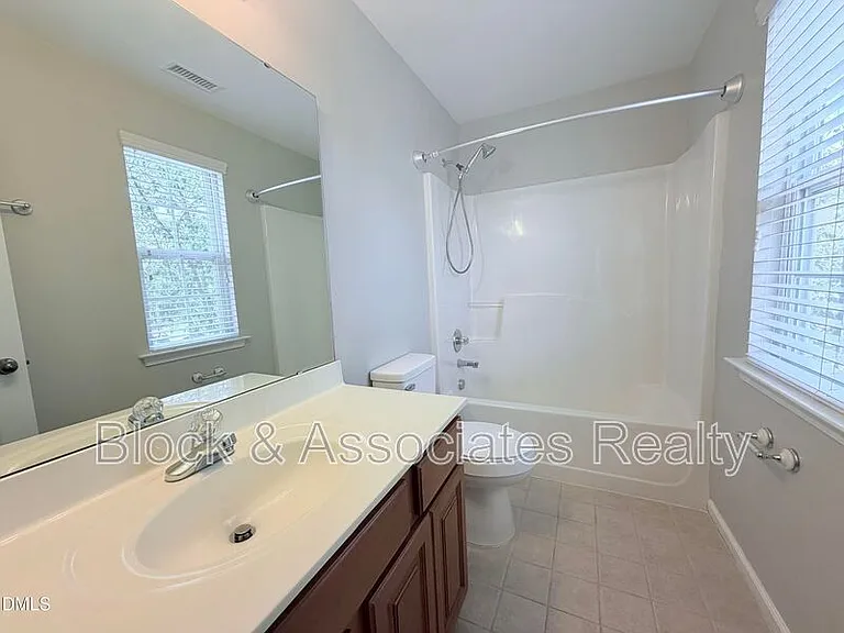 9812 Grettle Ct — Photo 7