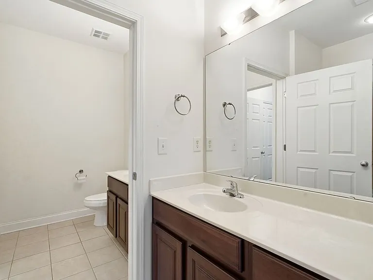 1000 E Woodlawn Rd #216 — Photo 25