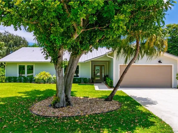 901 SW Pine Tree Ln, Palm City, FL 34990