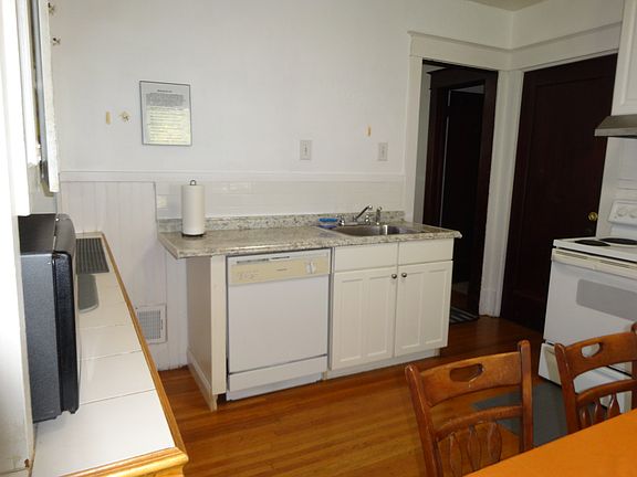 4th image of 187 Kenmore Ave