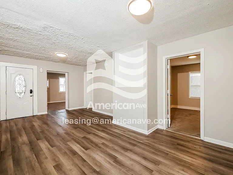 1274935_005_wm_-_living_room_13457849.jpg