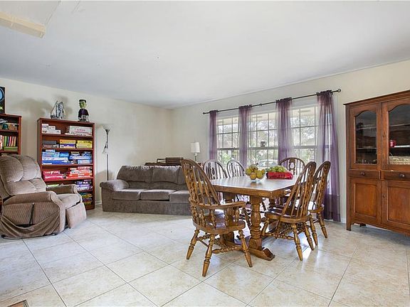 3rd image of 126 Ludlow Dr