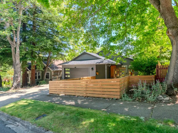 120 Nob Hill St, Ashland, OR 97520