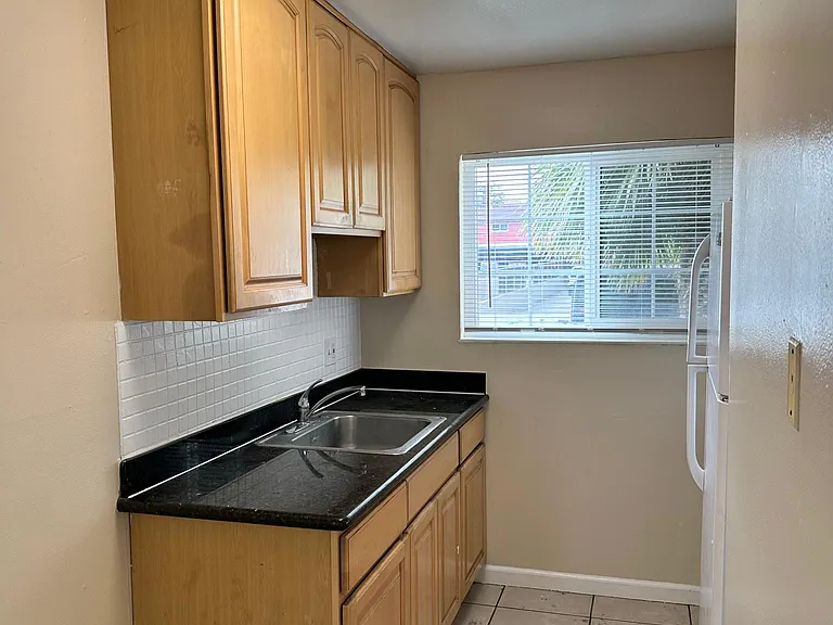 1389 Reeve St — Photo 3