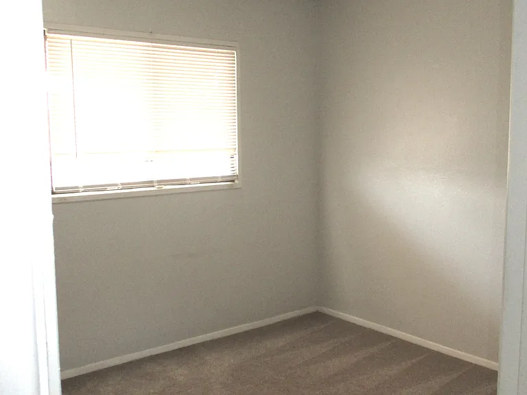 1706 Utah St NE — Photo 11