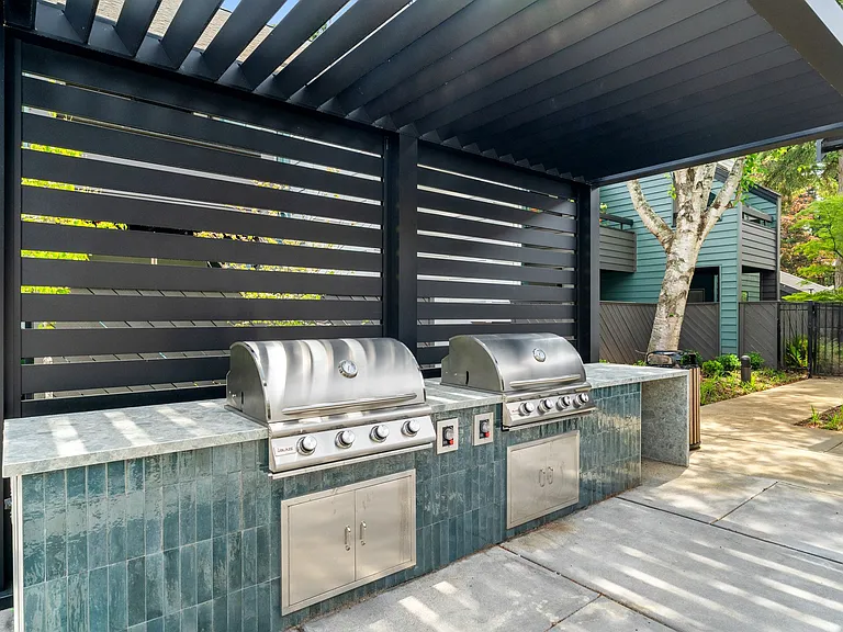 Outdoor Grill Space at The Lakes Apartments in Bellevue, WA 98007