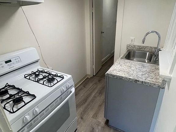 4th image of 546 Merrimac St APT 4