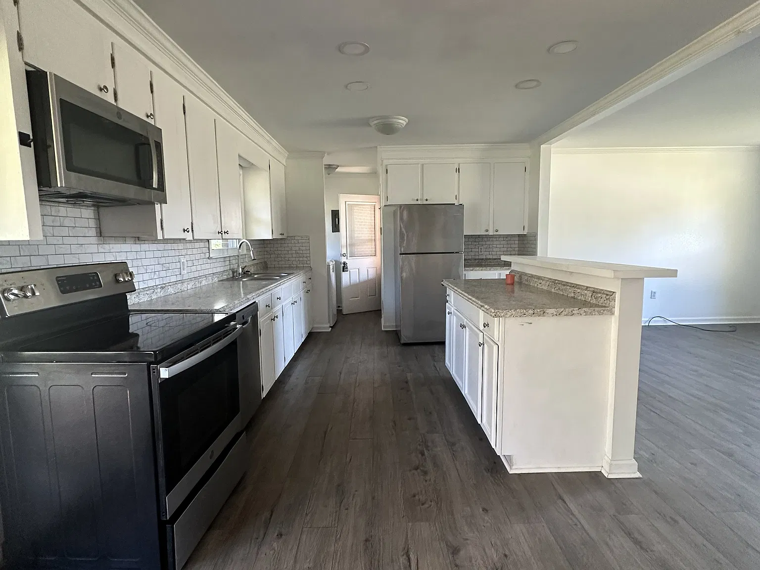 3 bed, 1400 sqft, $1,550 — Photo 3