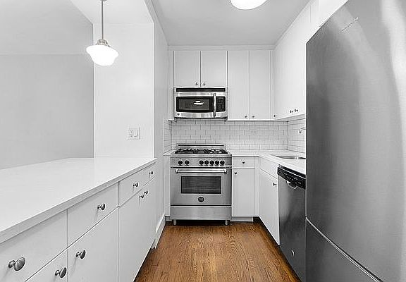 4th image of 330 E 39th St APT 12H