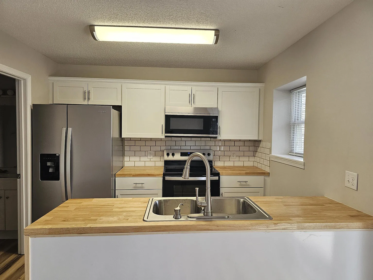 3 bed, 1.5 bath, 1836 sqft, $1,900 — Photo 4