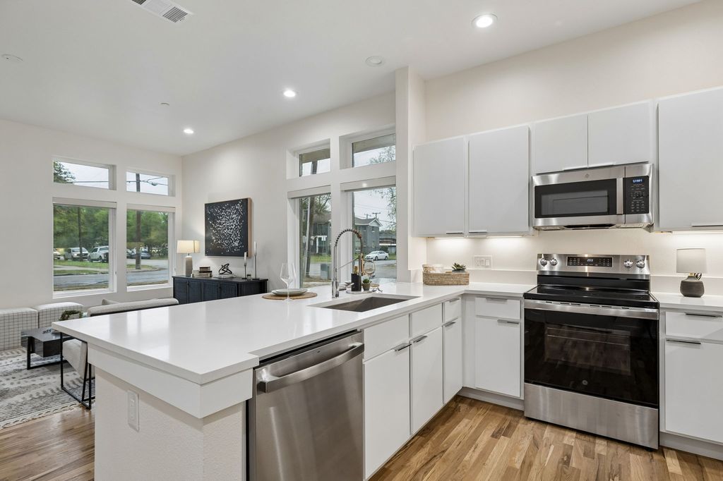 The Guest House on Greenville apartments in Dallas
