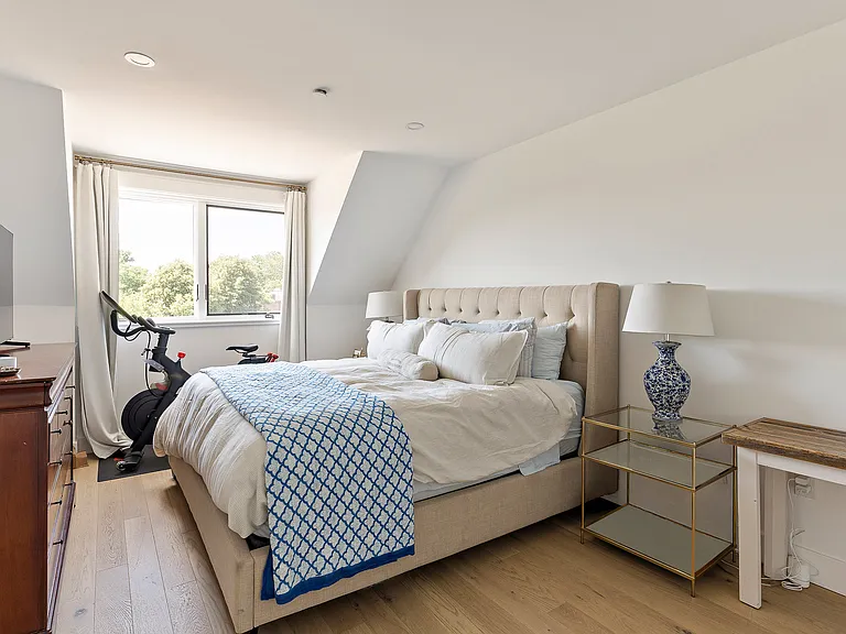 65 Chelsea St #403 — Photo 8