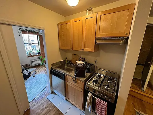 Rented by Crosstown Apartments NYC | media 16