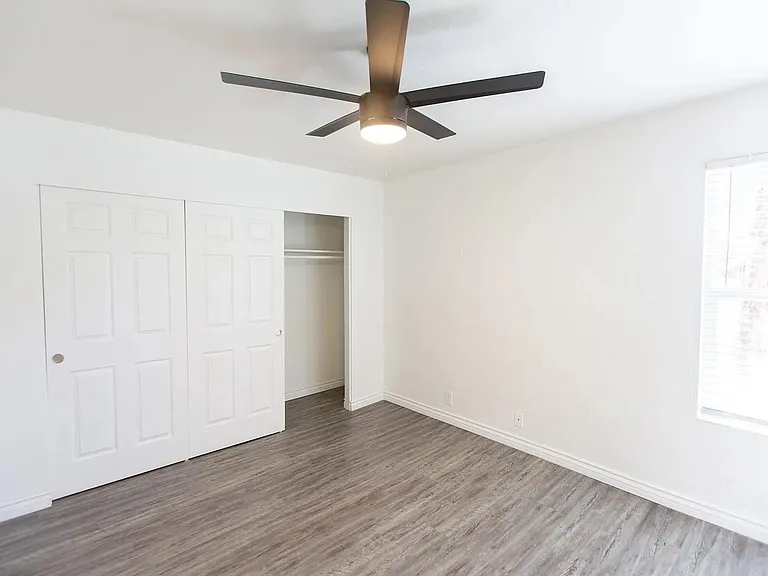 3111 E Clarendon Ave — Photo 11