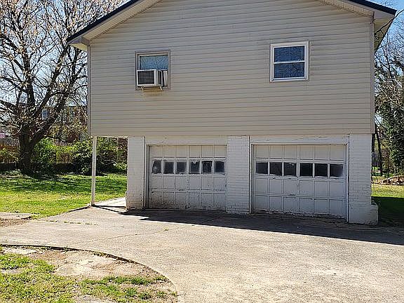 3rd image of 300 A Mimosa Ave