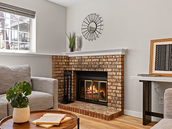 3rd image of 1601 W Swallow Rd #7-B