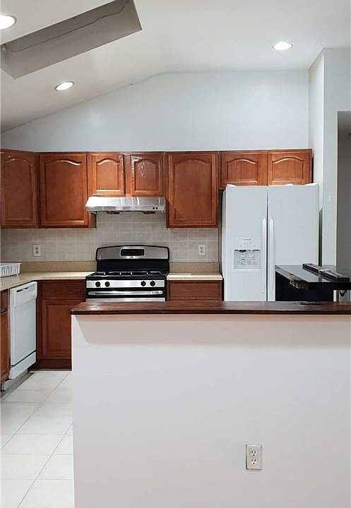 1st image of 121-17 6th Ave #3