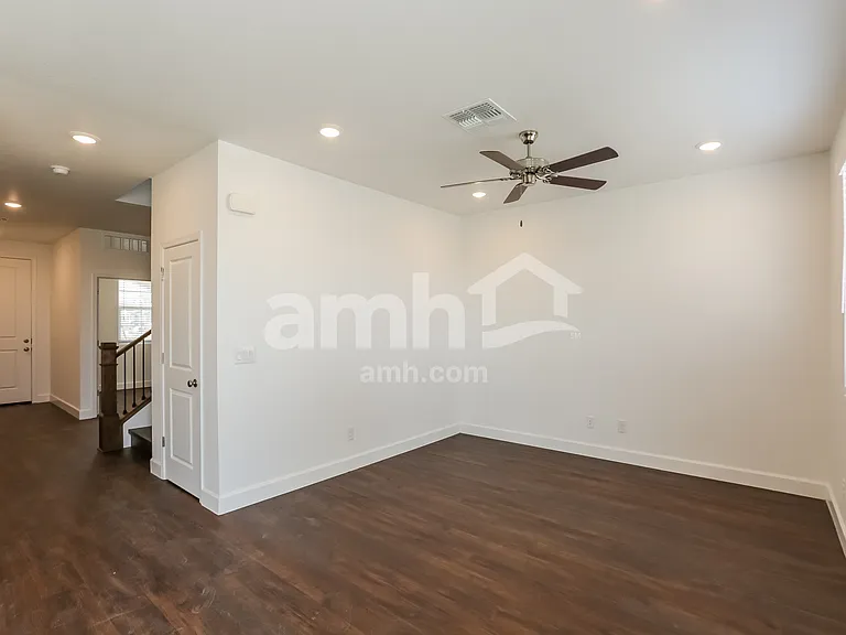 8863 N 171st Dr — Photo 6