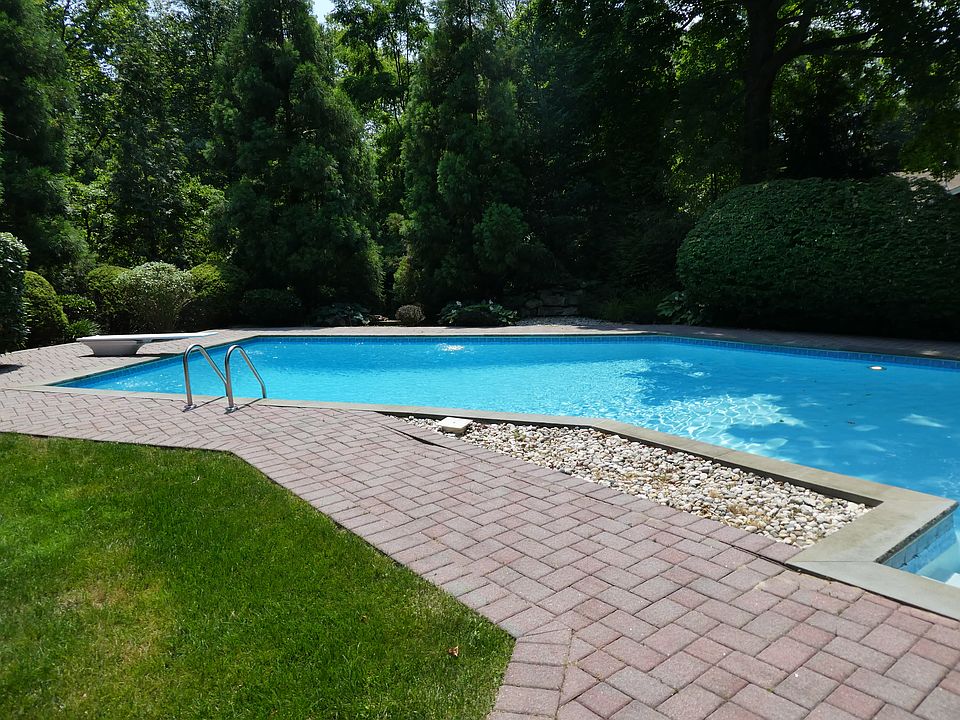 2nd image of 12 Treeview Dr