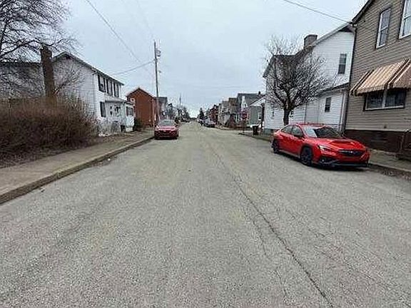 Exterior Neighborhood (street photo)