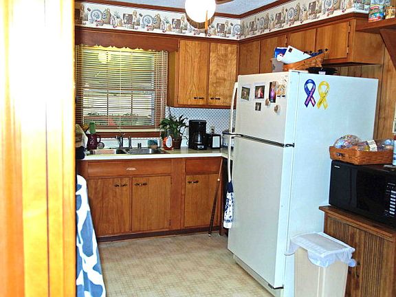 4th image of 249 Miller Dr