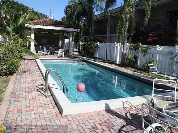 3rd image of 234 SE 10th Ave #234