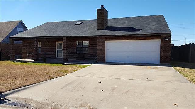1st image of 826 Chanticleers Ln