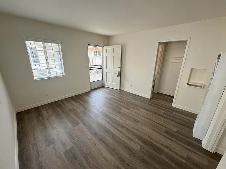 5058-68 Santa Monica Ave #5064.5 — Photo 5