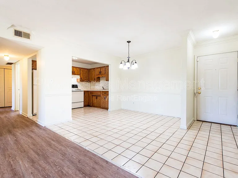 4406 S Brook St #27 — Photo 2