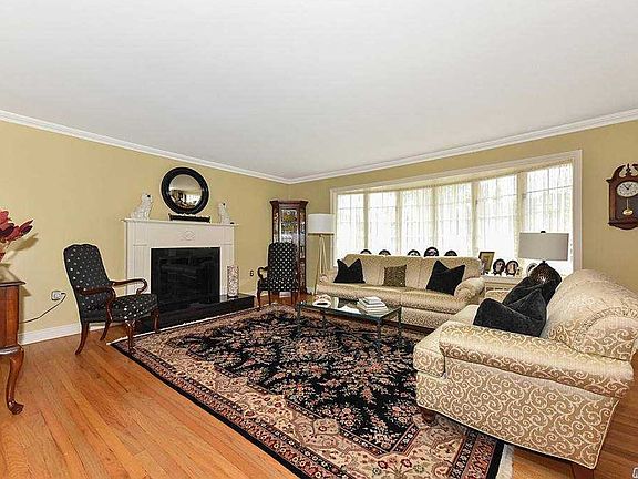 4th image of 80 Hampton Blvd