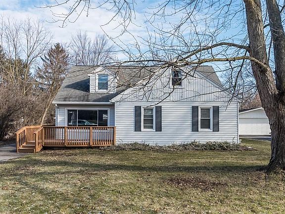 3rd image of 2883 Crystal Dr
