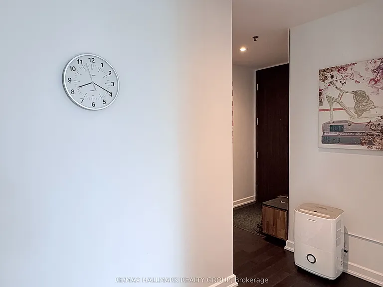 300 Lisgar St #503 — Photo 5