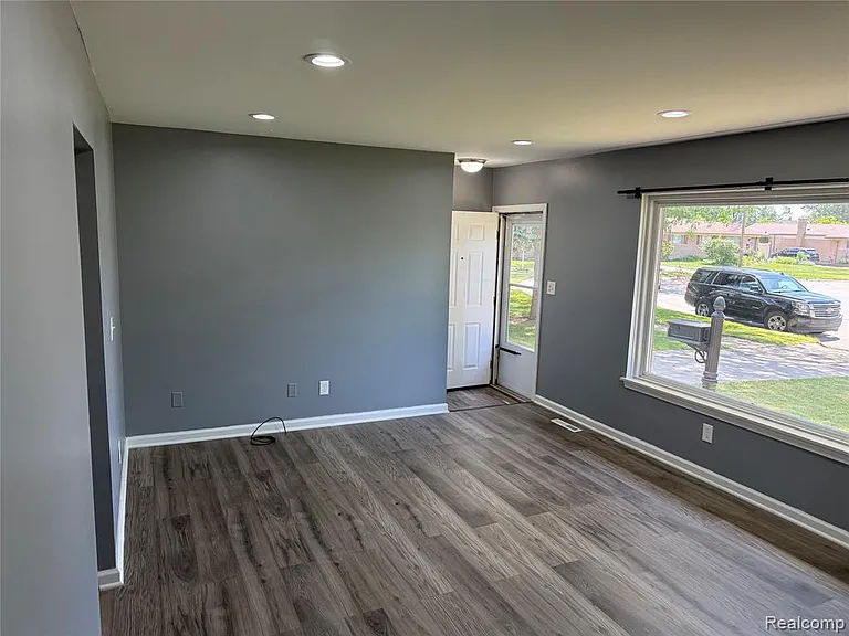 32246 Oakview Dr — Photo 3