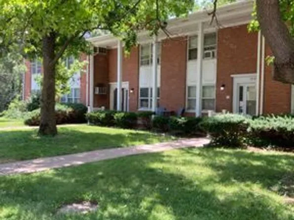 Carriage Place Apartments: 2708 34th Street, 2708 34th St APT 5, Rock Island, IL 61201