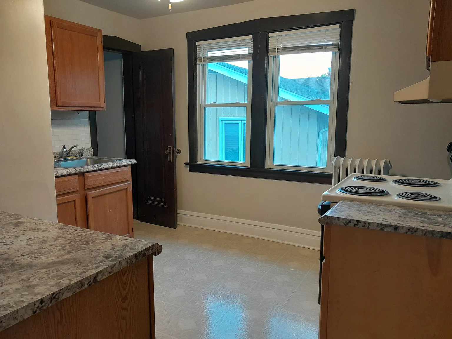 1 bed, 700 sqft, $1,300 — Photo 2