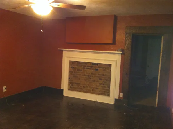 39 W 3rd St, Brookville, IN 47012