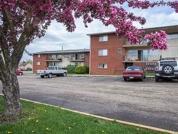 3rd image of 204 Governors Ln APT 7