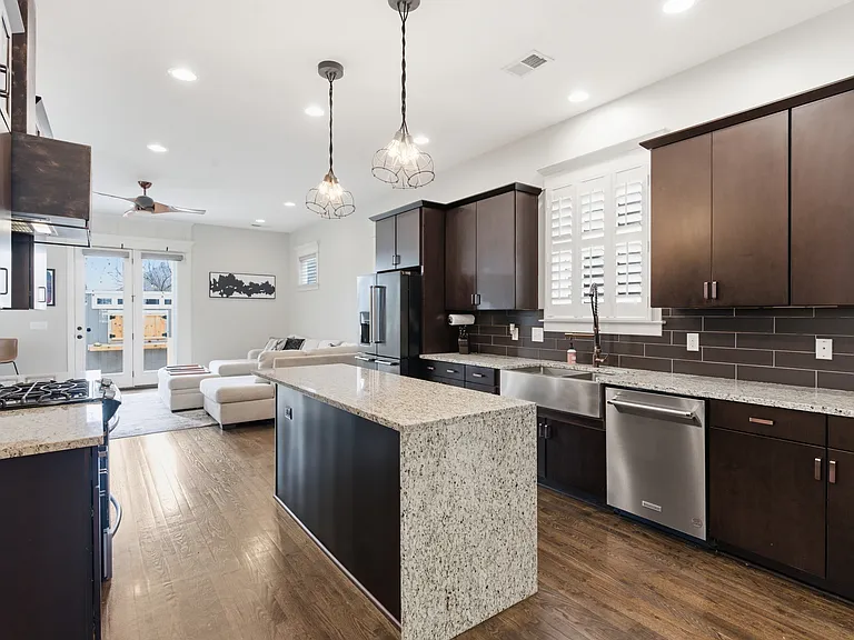 1034 Burchwood Ave — Photo 11