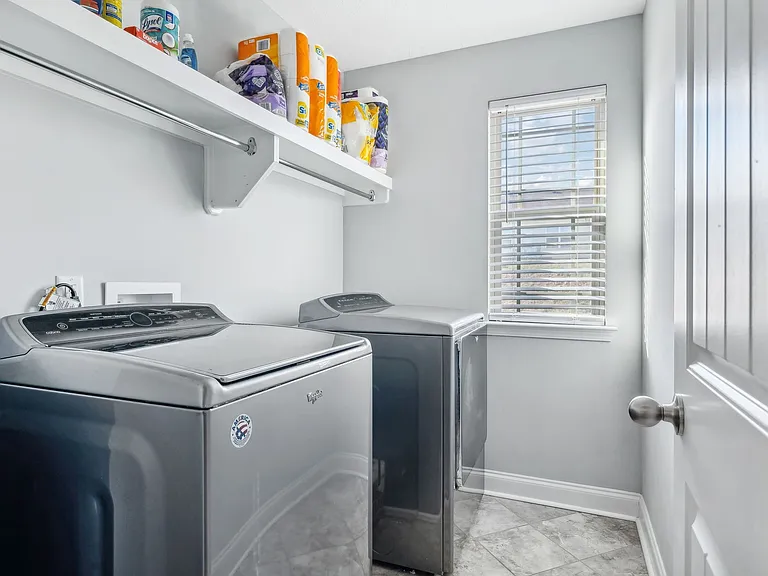 1049 Berra Dr — Photo 7