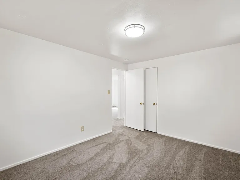 Lindberg Apartments — Photo 38