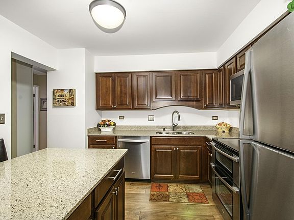 4th image of 714 Walnut Dr APT 110