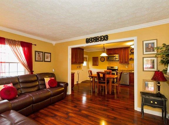 5th image of 206 Lakeshore Dr