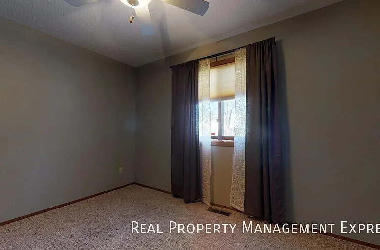 4712 E Blazewood Dr — Photo 10