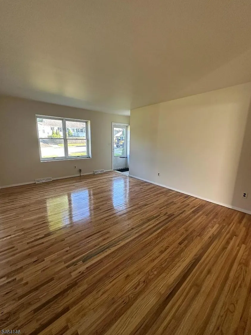 2 bed, 1.0 bath, $2,550 — Photo 3