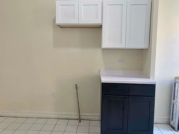4th image of 135 Montrose Ave APT 2L