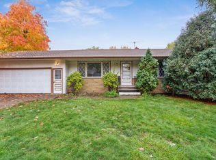 1235 Eldridge Ave W, Roseville, MN 55113