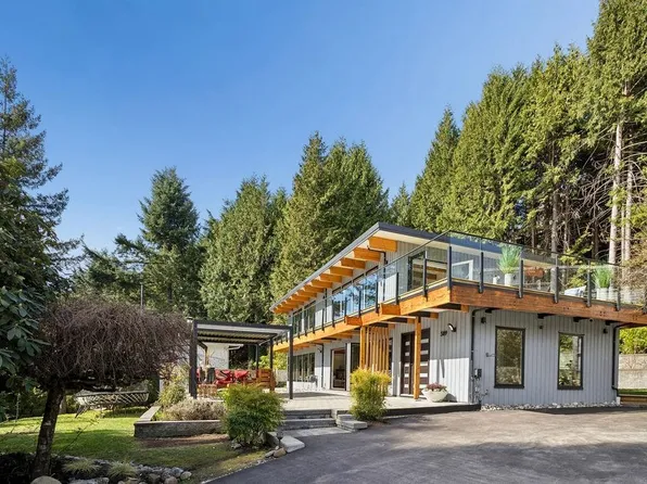 589 Saint Giles Rd, West Vancouver, BC V7S 1L7